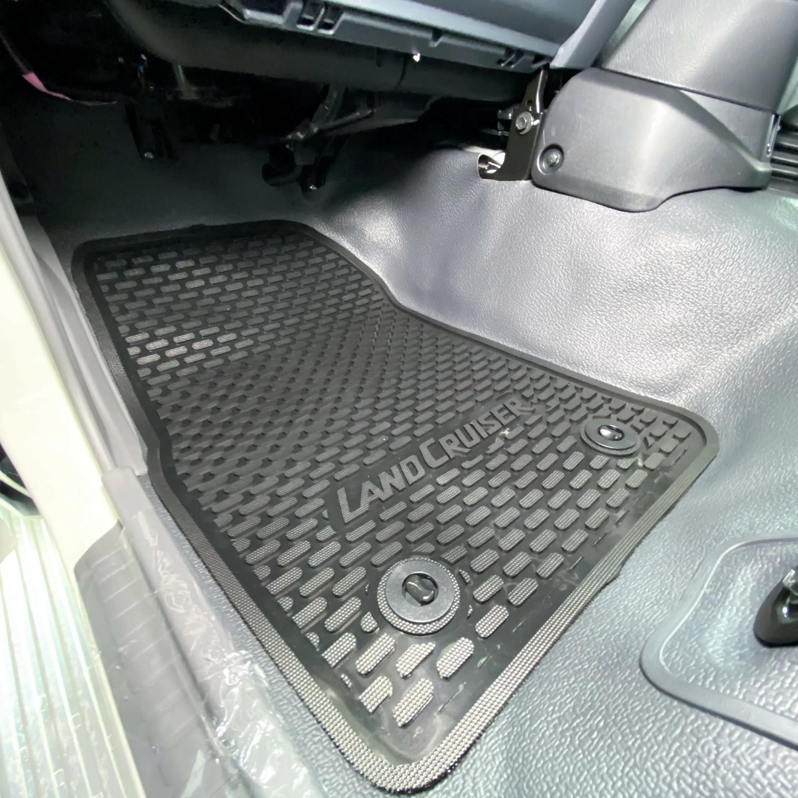 REPLACEMENT MATS | TOYOTA LAND CRUISER 2007-PRESENT DOUBLE CAB FULL KIT - Image 3