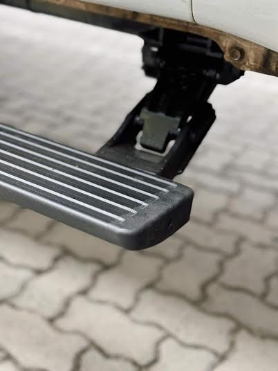 D.A.G | HILUX REVO Electric Side Steps (2015-2019)